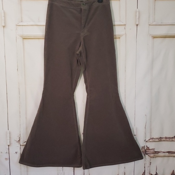 chelsea and violet bell bottom jeans